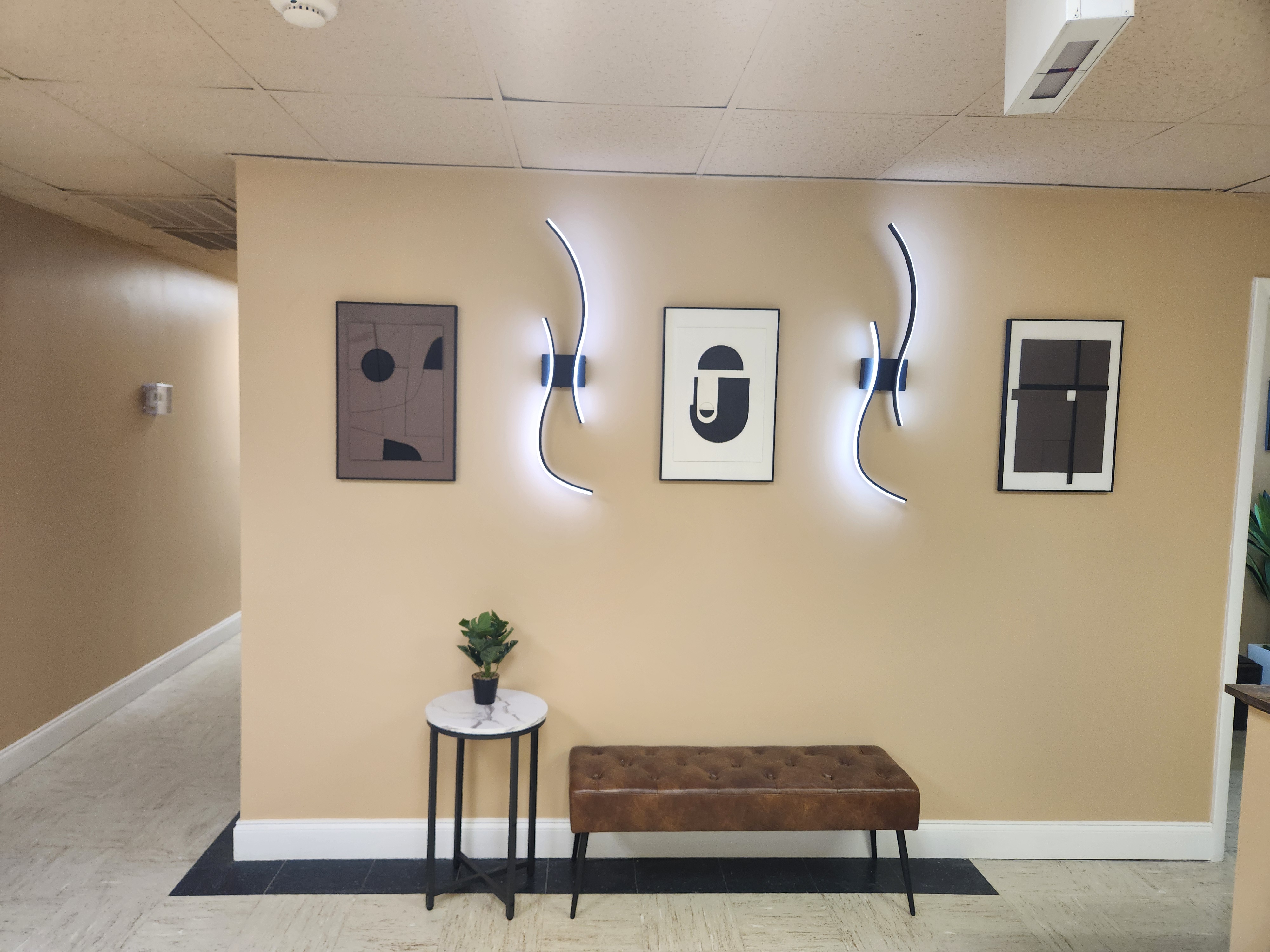 Warm and inviting private suite at Amin 1 Salon Suites in Chattanooga